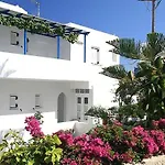 Loukia & Apartmanhotel Náusza