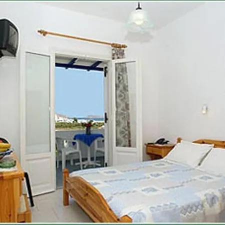 Loukia & Studios Naousa (Paros)